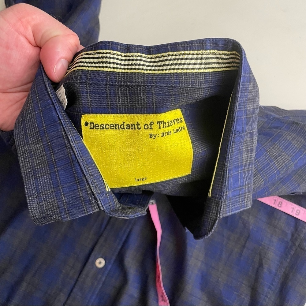 Descendant Of Thieves Men’s Plaid Print Button Down Shirt Size Large — image 4 of 8